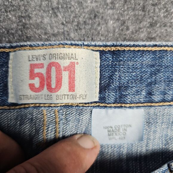 Levi’s Men’s 501 Straight Leg Button Fly Jeans Med Wash Blue 38x34 (39x35.5) - Picture 7 of 9